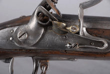 Load image into Gallery viewer, Fusil d&#39;officier type 1777 à platine à silex fonctionnelle de 14,3 cm marquée de BIZALION JV à ST ETIENNE
