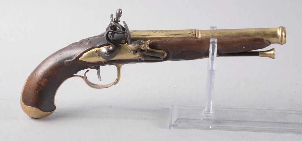 Pistolet d'officier de marine à canon décoré de trophées