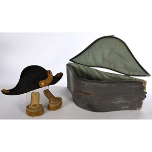 Bicorne de Marine dans son coffret en bois noirci