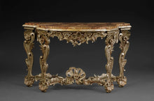 Charger l&#39;image dans la galerie, ROME vers 1740 - 1760 Console en bois mouluré, sculpté, doré à la mecca, à riche décor de coquilles
