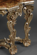 Charger l&#39;image dans la galerie, ROME vers 1740 - 1760 Console en bois mouluré, sculpté, doré à la mecca, à riche décor de coquilles
