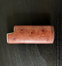 Load image into Gallery viewer, Etui à briquet en cuir d&#39;autruche XXᵉ
